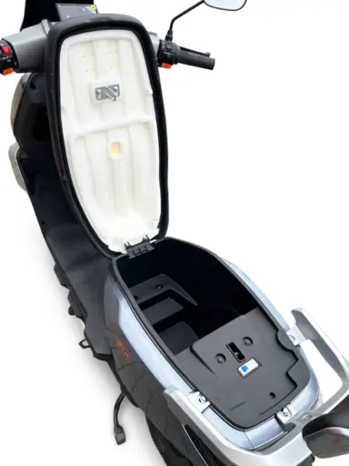 Фото №8 - Скутер акумуляторний GTM C-EV 72 V 1200Вт 50км\год, запас ходу 60км